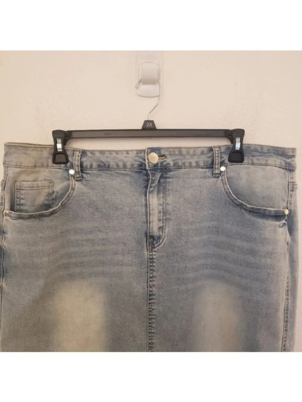 City Chic Denim Pencil Knee Length Skirt Light Wash Fading Pockets Size 22W NWT